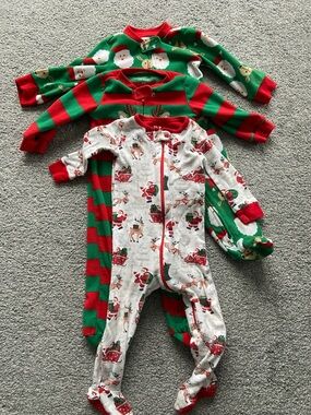 Set of 3 Holiday One-Piece Footed Pajamas Set 9 month